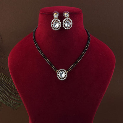 Stilvolles Kundan AD Mangalsutra in weißer Farbe mit von der Kundan-Halskette inspirierten Details