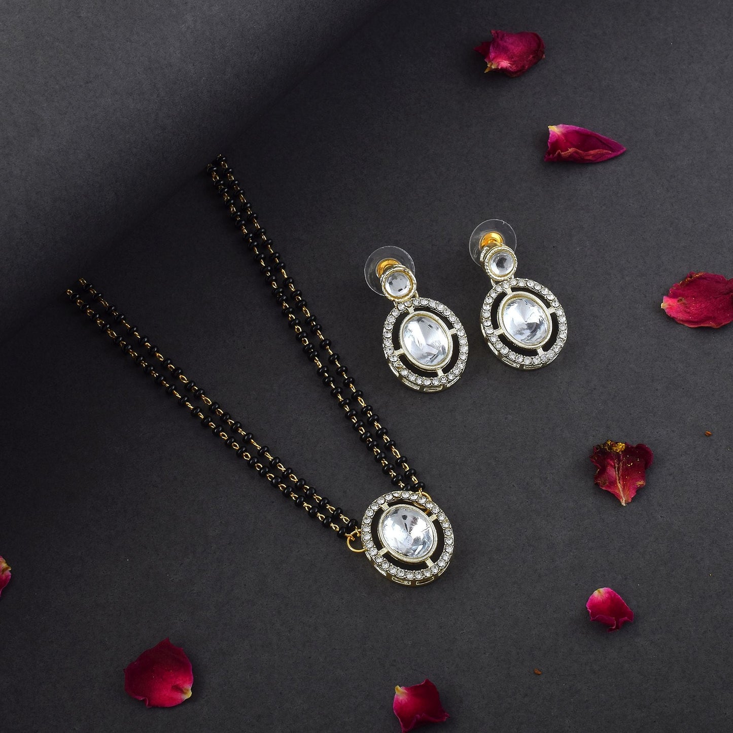 Stilvolles Kundan AD Mangalsutra in weißer Farbe mit von der Kundan-Halskette inspirierten Details