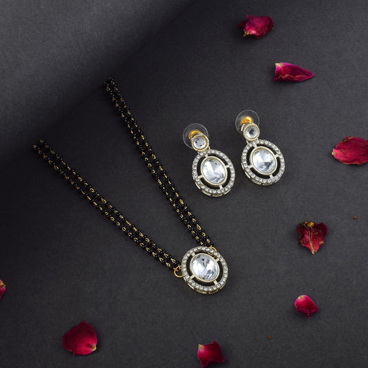 Stilvolles Kundan AD Mangalsutra in weißer Farbe mit von der Kundan-Halskette inspirierten Details