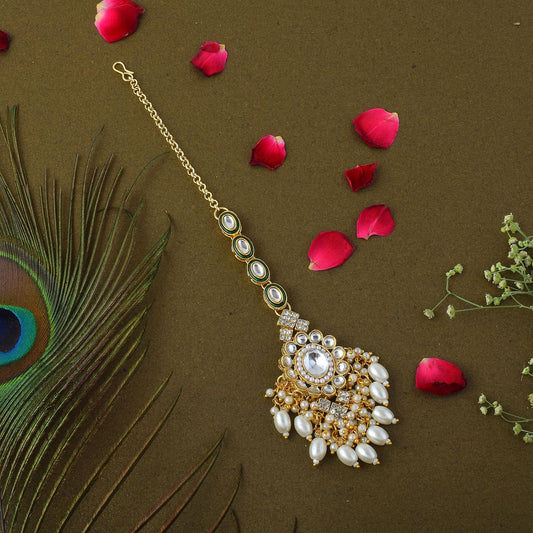 Beautiful White Color Kundan Maang Tikka Crafted with Exquisite Handmade Artistic Jewelry Design