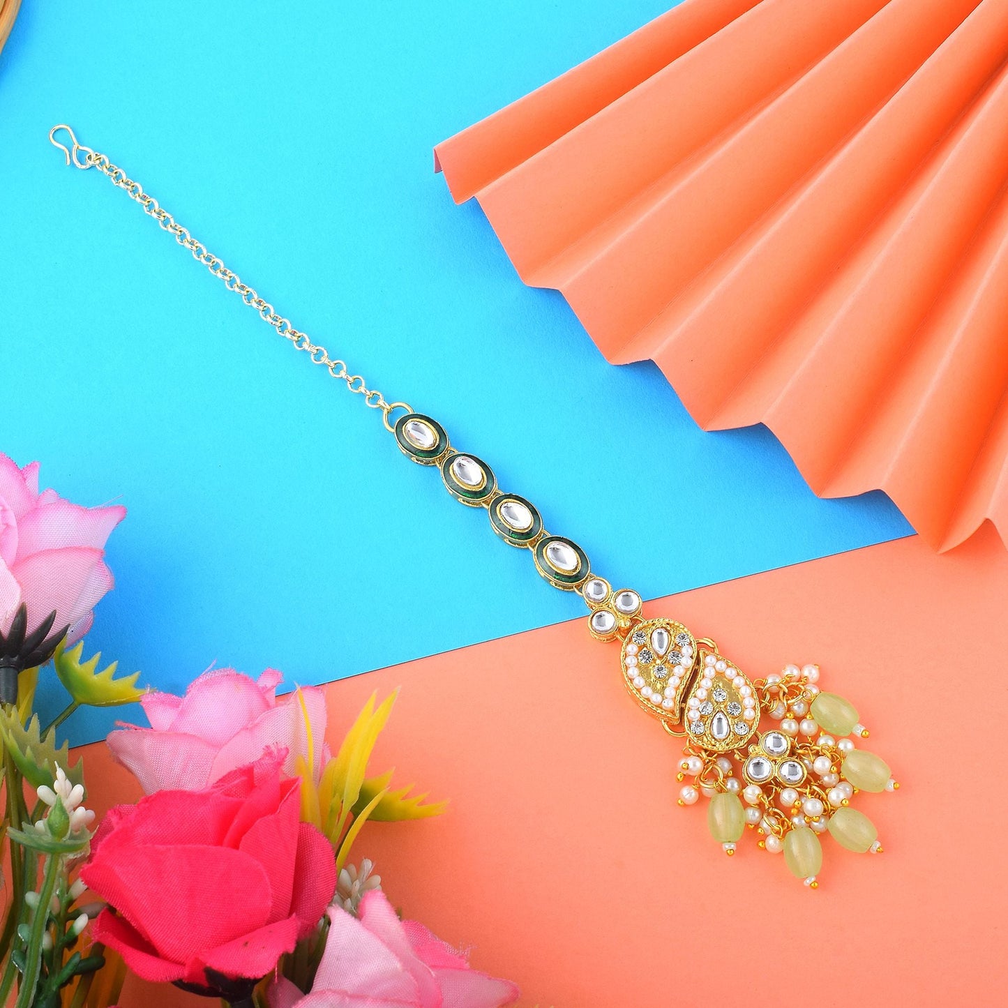 Stilvolle Kundan Maang Tikka in Pista-Grün für Brautmode und festliche Anlässe