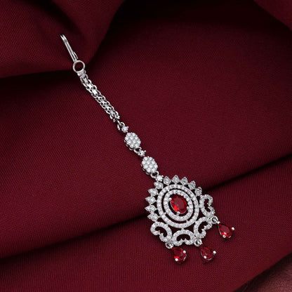 Roter, wunderschöner Maang Tikka für traditionelle und Hochzeitslooks, besetzt mit amerikanischen Diamanten