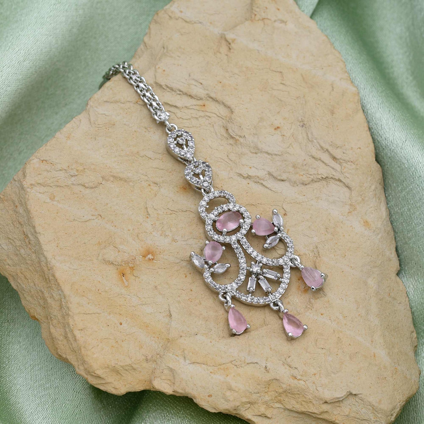Pink schimmernder Designer American Diamond Maang Tikka für Party- und Hochzeitsschmuck