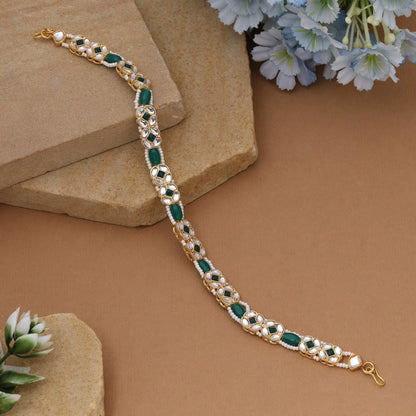 Grün & Weiß Farbe Kundan Matha Patti mit elegantem traditionellem Braut-Stirn-Design