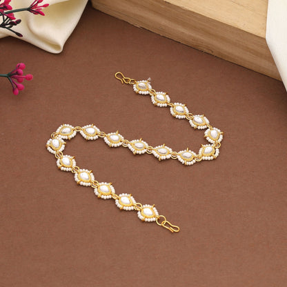 White Color Kundan Matha Patti Designed For Minimal Yet Royal Traditional Appearance