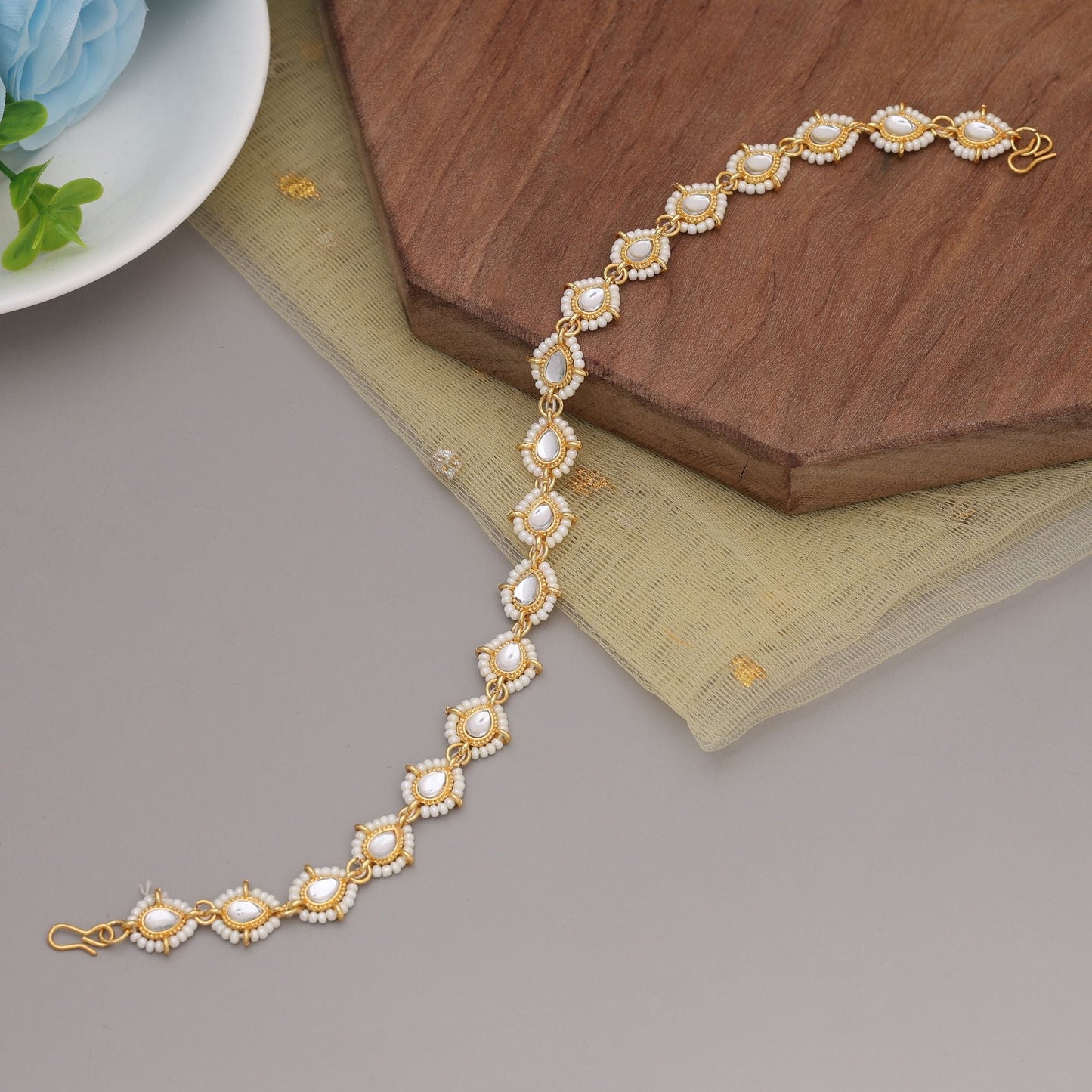 White Color Kundan Matha Patti Designed For Minimal Yet Royal Traditional Appearance