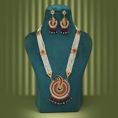 Stilvoller mehrfarbiger Rajputi-Schmuck von Rani Haar, gefertigt für Bräute und kulturelle Feiern