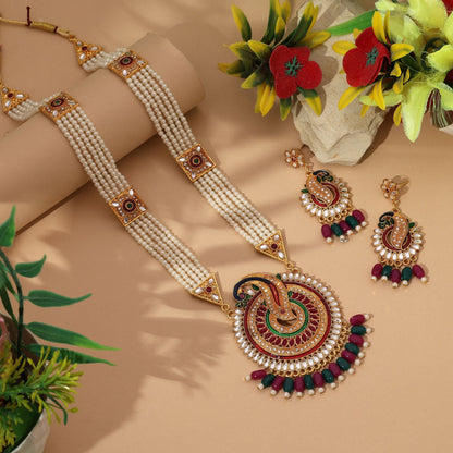 Stilvoller mehrfarbiger Rajputi-Schmuck von Rani Haar, gefertigt für Bräute und kulturelle Feiern