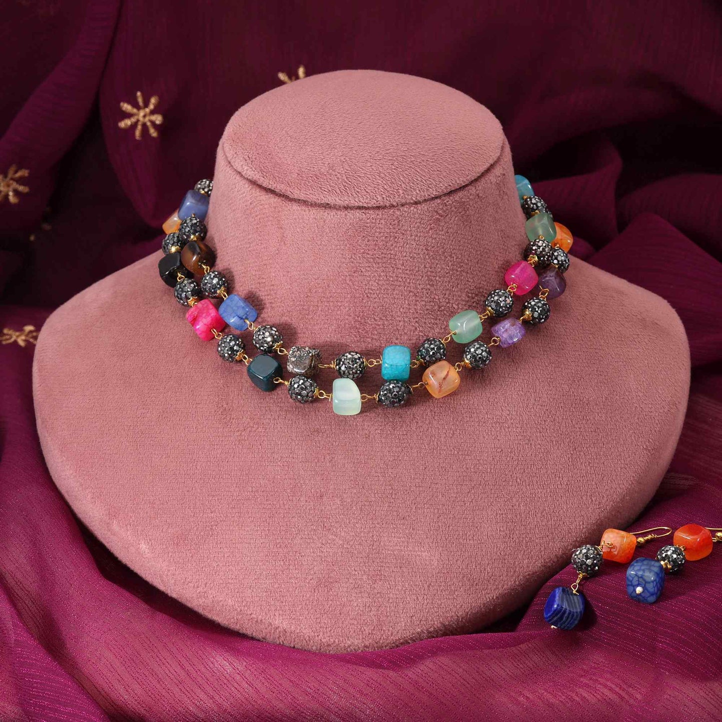 Mehrfarbiges, traditionelles poliertes Perlenketten-Set für den ethnischen Look von Frauen
