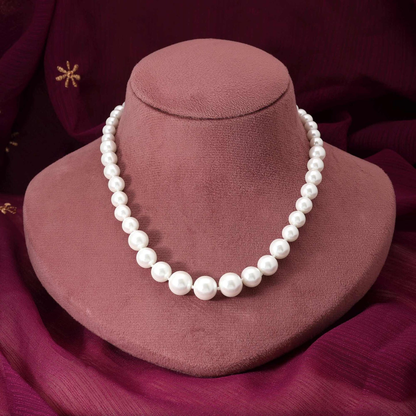 Weiße atemberaubende traditionelle Perlenkette für Hochzeiten und besondere Anlässe