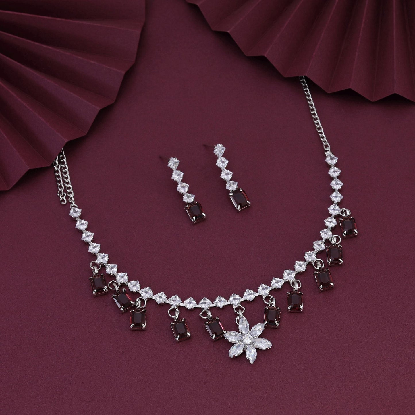 Einzigartiges Halsketten-Set mit braunen Steinen für zeitgenössisches ethnisches Styling