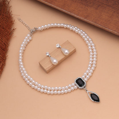 Black Color Stone Necklace Set Featuring Elegant Artwork with Stylish Fashion Jewelry Appearance