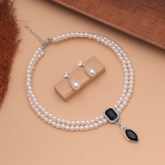 Black Color Stone Necklace Set Featuring Elegant Artwork with Stylish Fashion Jewelry Appearance
