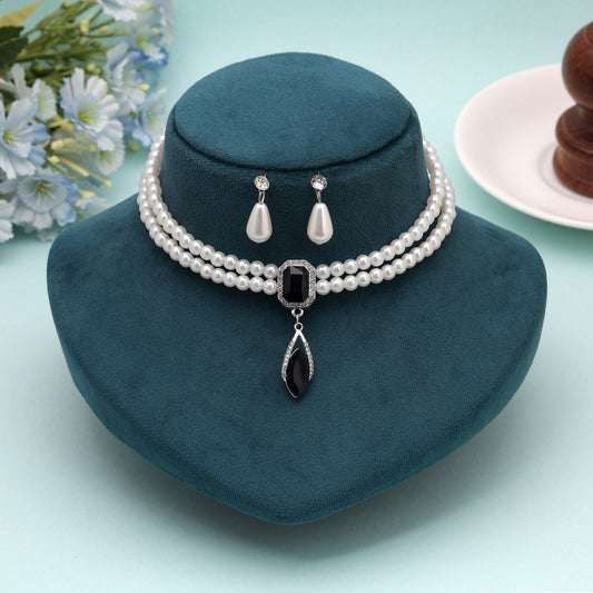 Black Color Stone Necklace Set Featuring Elegant Artwork with Stylish Fashion Jewelry Appearance
