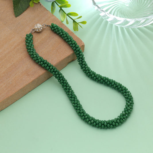 Green Color Magnetic Beaded Necklace with Elegant Comfortable Fashion Style