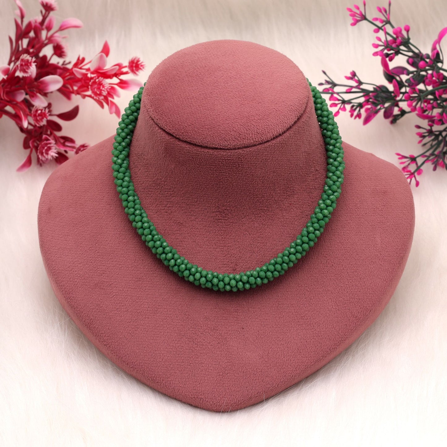 Green Color Magnetic Beaded Necklace with Elegant Comfortable Fashion Style