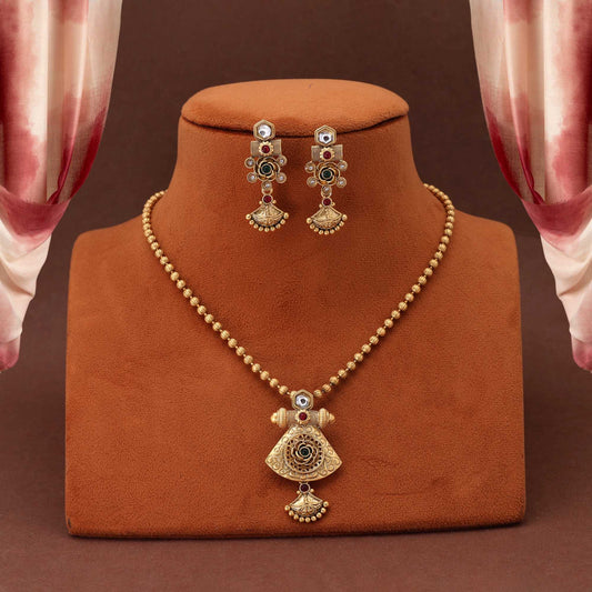 Royal Rani And Green Color Antique Finish Matte Gold Necklace Set For Brides