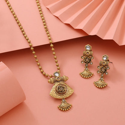 Graceful White Color Traditional Style Matte Gold Necklace Set With Pearls