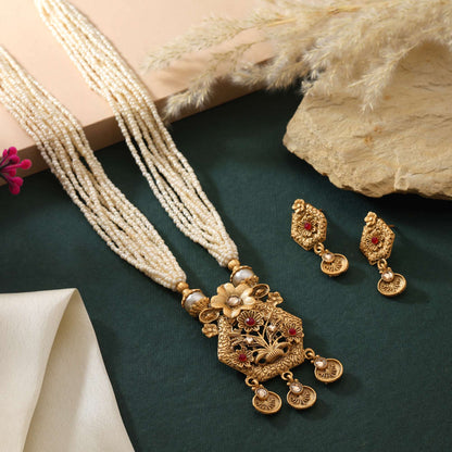 Beautiful Rani Color Matte Gold Necklace Set Highlighting Delicate Artistic Detailing