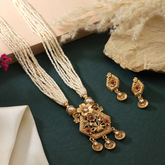 Beautiful Rani Color Matte Gold Necklace Set Highlighting Delicate Artistic Detailing