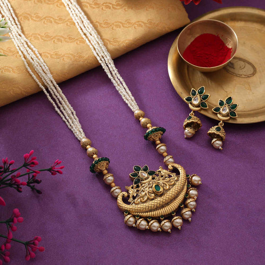 Elegant Green Color Matte Gold Necklace Set Featuring Antique Design Elements