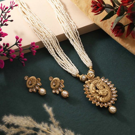 Elegant Gold Color Matte Gold Necklace Set Highlighting Fine Carved Leaf Pattern Design