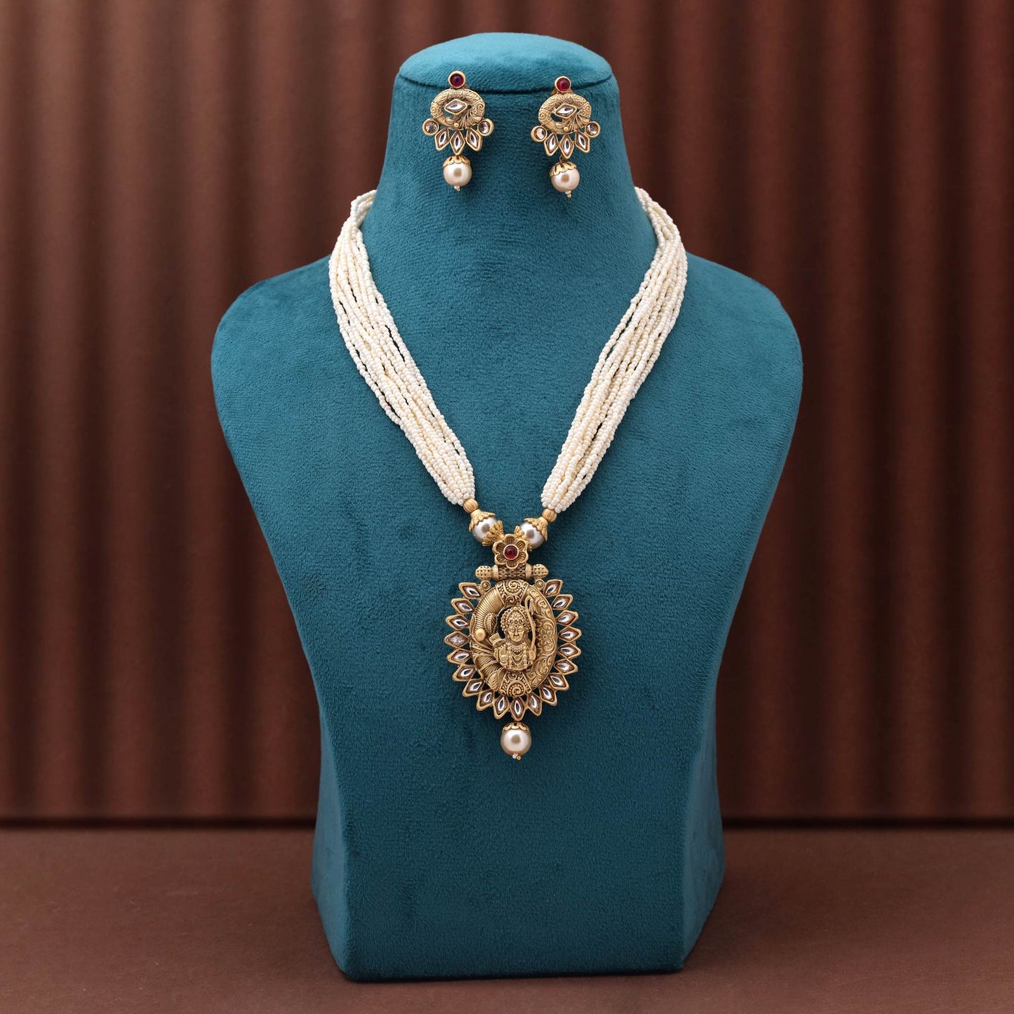 Regal Rani Color Matte Gold Necklace Set Designed For Wedding And Party Celebrations