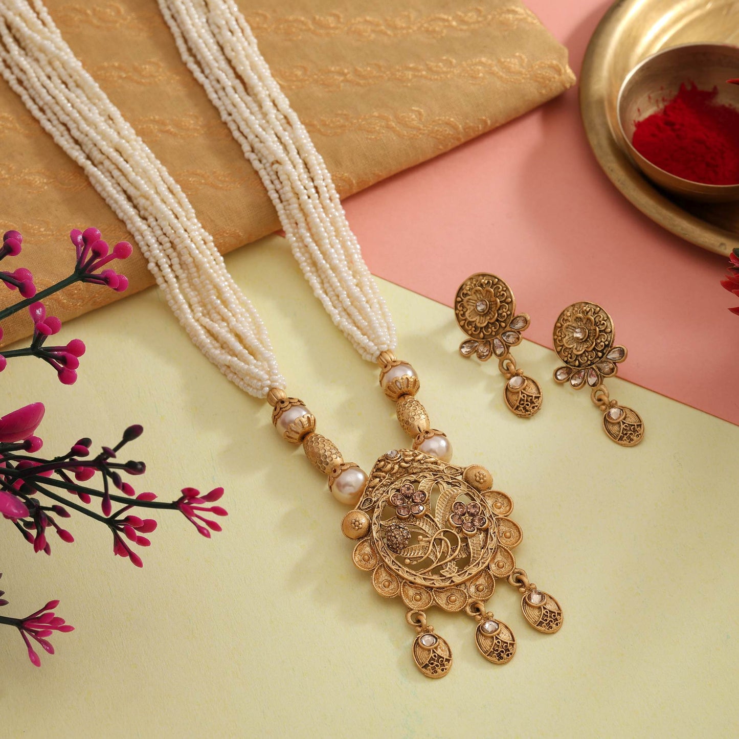 Royal Gold Color Matte Gold Necklace Set With Artistic Filigree Detailing For Occasions