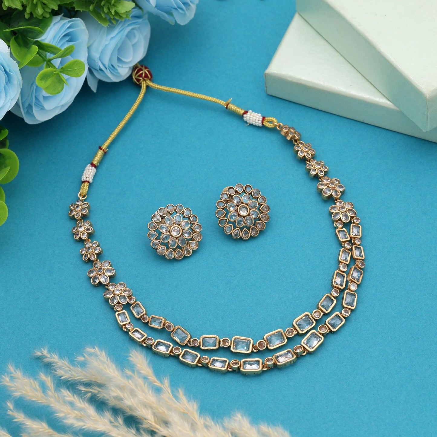 Halsketten-Set in Goldfarben Mattgold mit Zeitlosem Design für Traditionelle Outfits