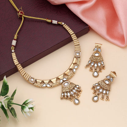 Goldfarbenes mattes Gold-Halskettenset, inspiriert von klassischem südindischem Schmuck