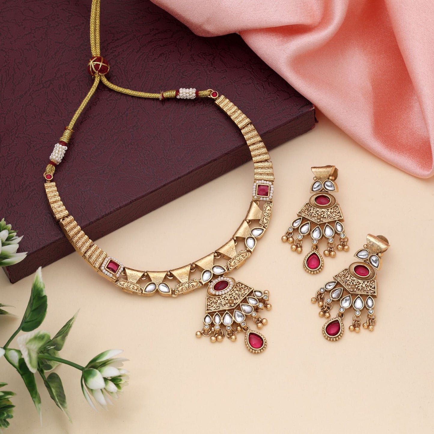 Rani Color Mattgold-Halskettenset mit aufwendigen Motiven und antikem Finish