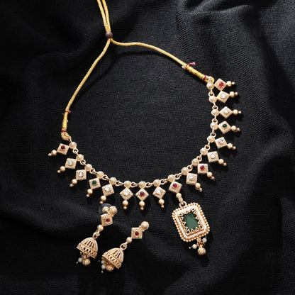 Grüne & Rani Farbe Matte Gold Halskette Set Stilvoller ethnischer Brautschmuck