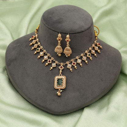 Grüne & Rani Farbe Matte Gold Halskette Set Stilvoller ethnischer Brautschmuck