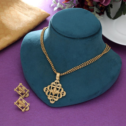 Goldfarbener Lord Ganesha Mattgold Halsketten-Set Religiöses Traditionelles Tempelschmuck Design