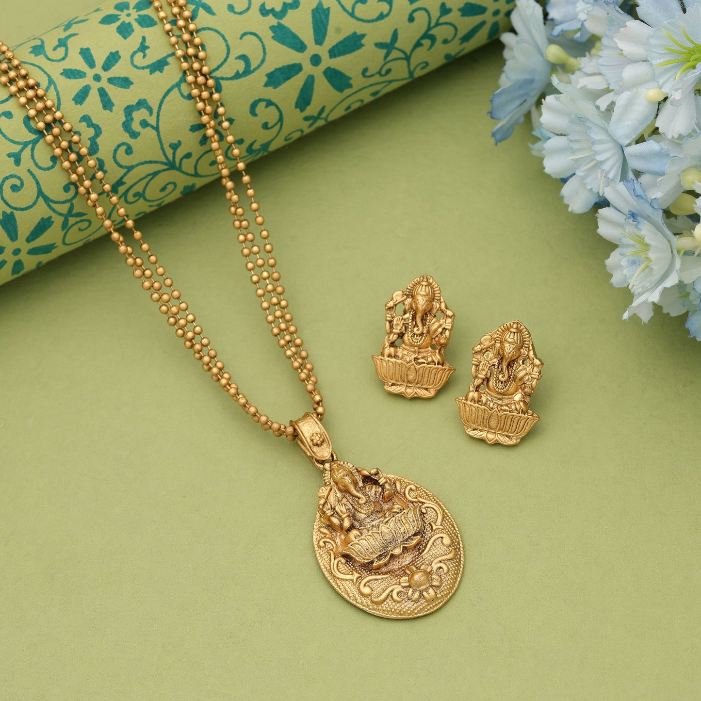 Goldfarbenes Lord Ganesha Mattgold-Halskettenset im klassischen Tempel-Stil, ethnischer Schmuck