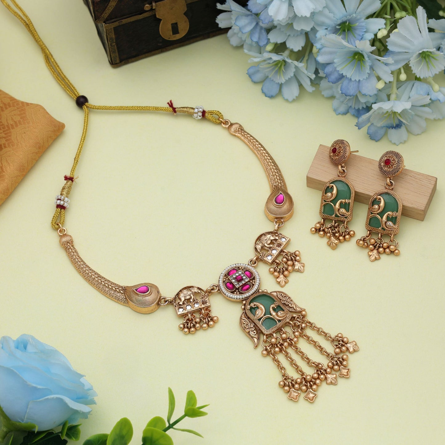 Rani & Grün Farbe Mattgold Halskette Set Designer Traditionelle Partywear Eleganter Schmuck