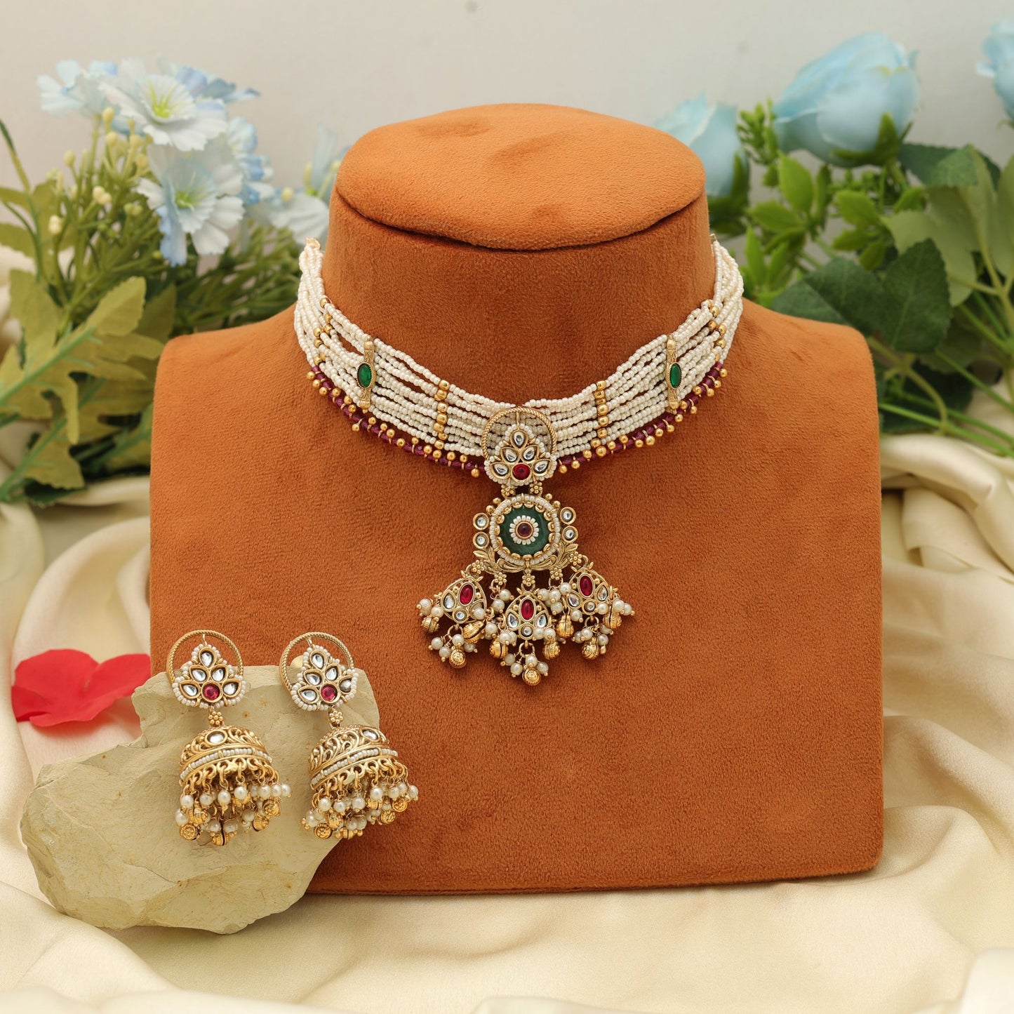 Halskette mit Choker in Rama-Grün und mattem Gold – stilvolles ethnisches Schmuckset für festliche Anlässe