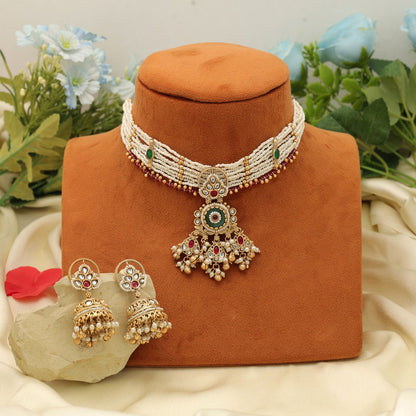Halskette mit Choker in Rama-Grün und mattem Gold – stilvolles ethnisches Schmuckset für festliche Anlässe