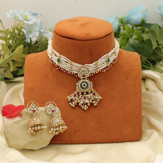 Halskette mit Choker in Rama-Grün und mattem Gold – stilvolles ethnisches Schmuckset für festliche Anlässe