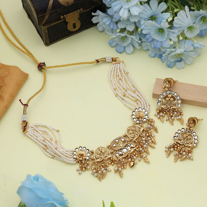 Weißer Choker, mattgoldene Halskette, minimalistisch, stilvoll, ethnischer Partyschmuck