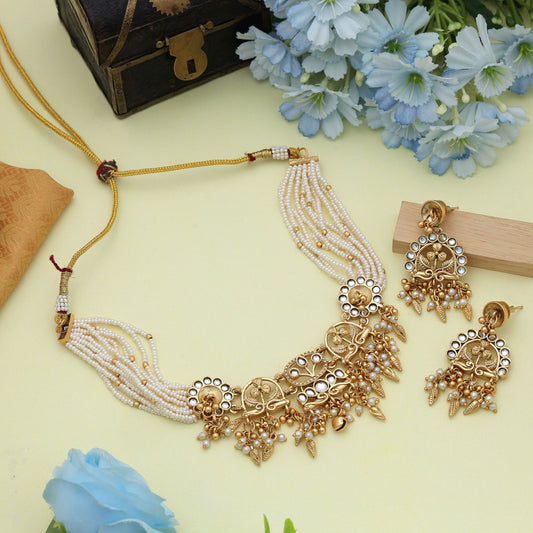 Weißer Choker, mattgoldene Halskette, minimalistisch, stilvoll, ethnischer Partyschmuck