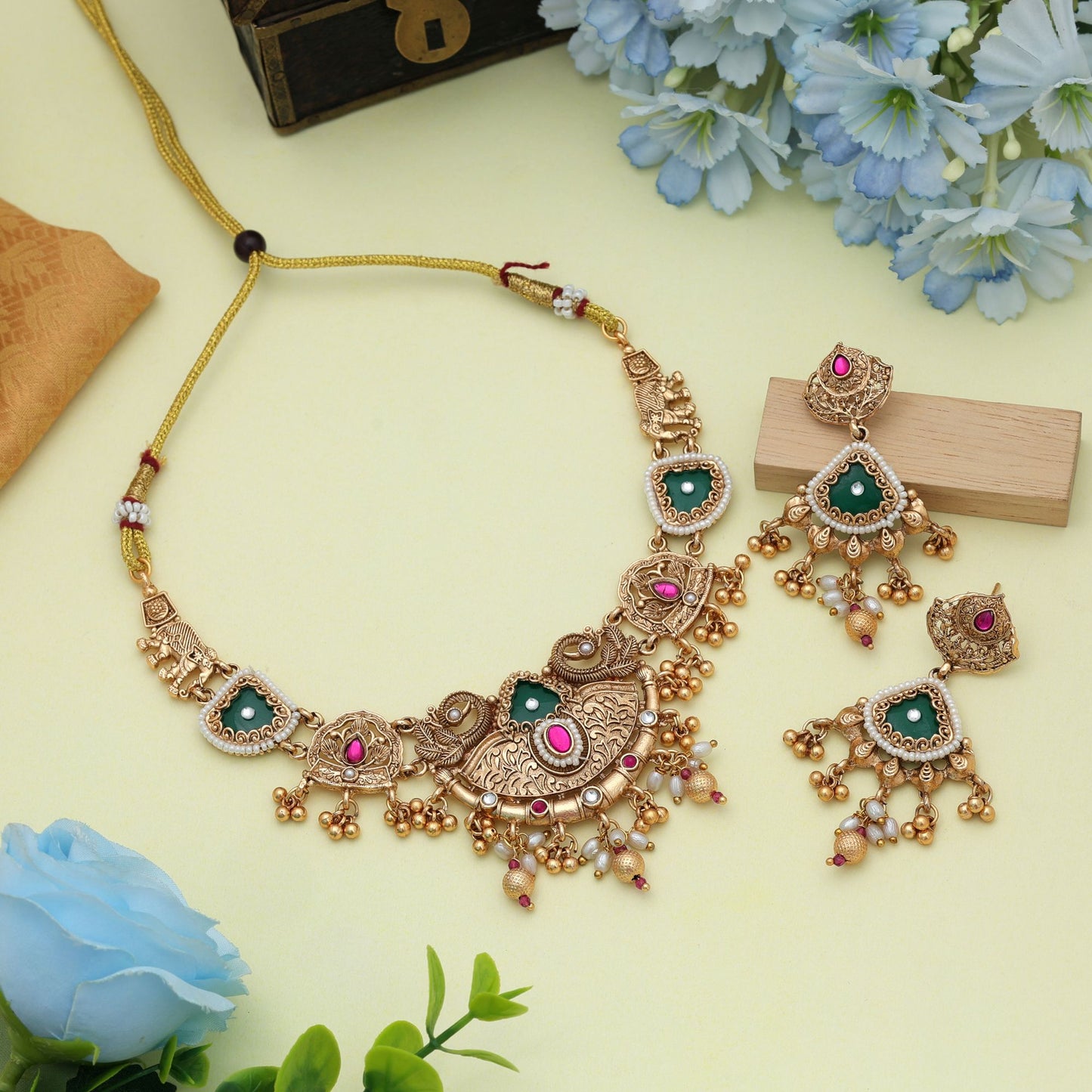 Rani & Green Color Mattgold Halskette Set Klassische Braut Ethnische Schmuckkollektion