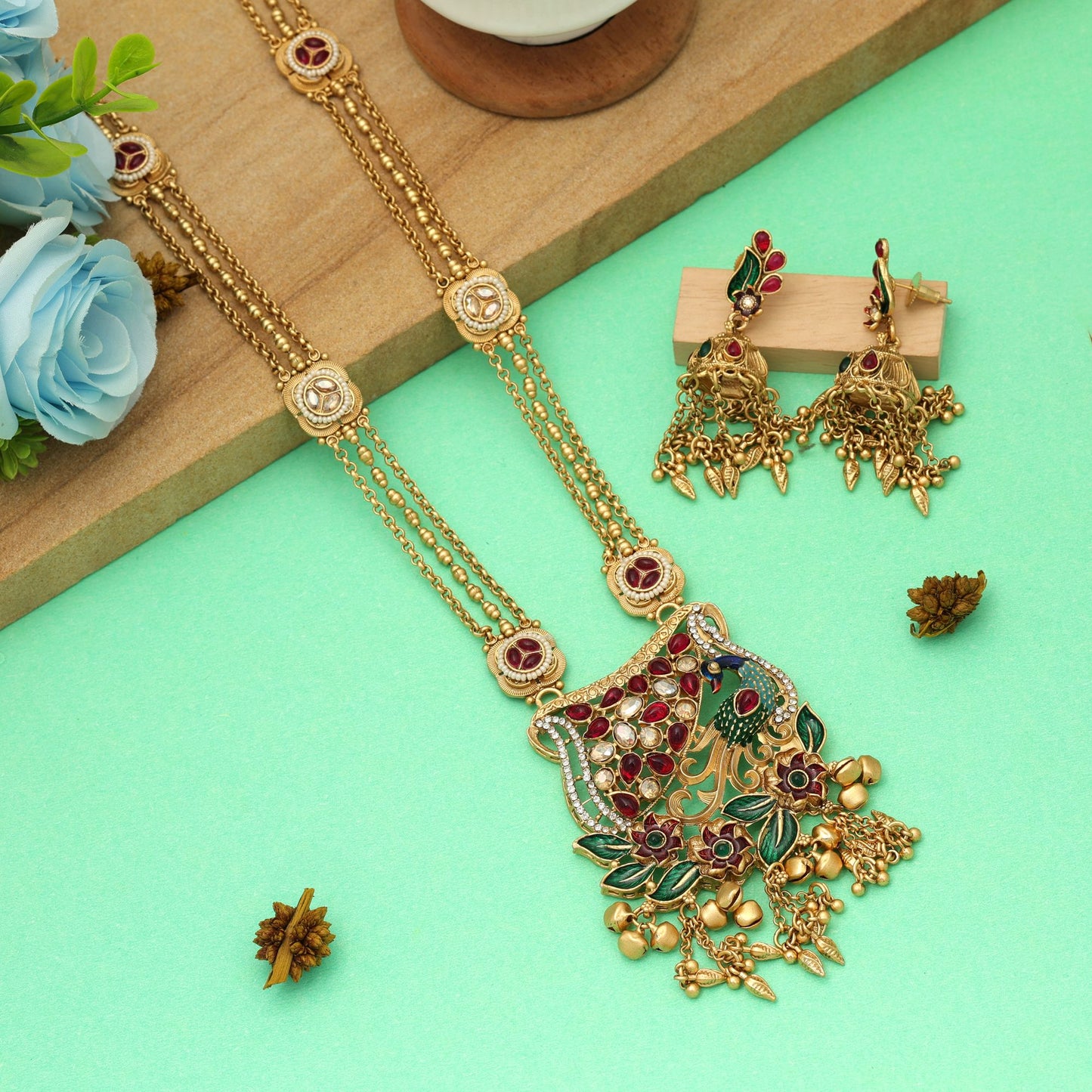 Mehrfarbiges Meena-Arbeit Mattgold-Halsketten-Set Elegantes festliches ethnisches Schmuckdesign