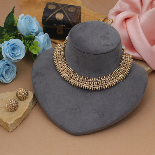Klassisches Goldschmuck-Set aus mattgoldener Halskette für elegante tägliche Kollektionen