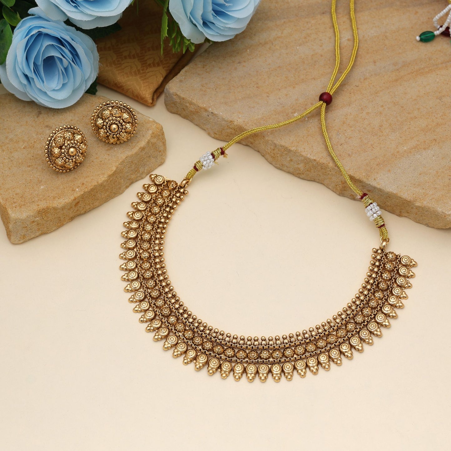 Stilvolles goldfarbenes mattgoldenes Halsketten-Set Festliche Kollektion