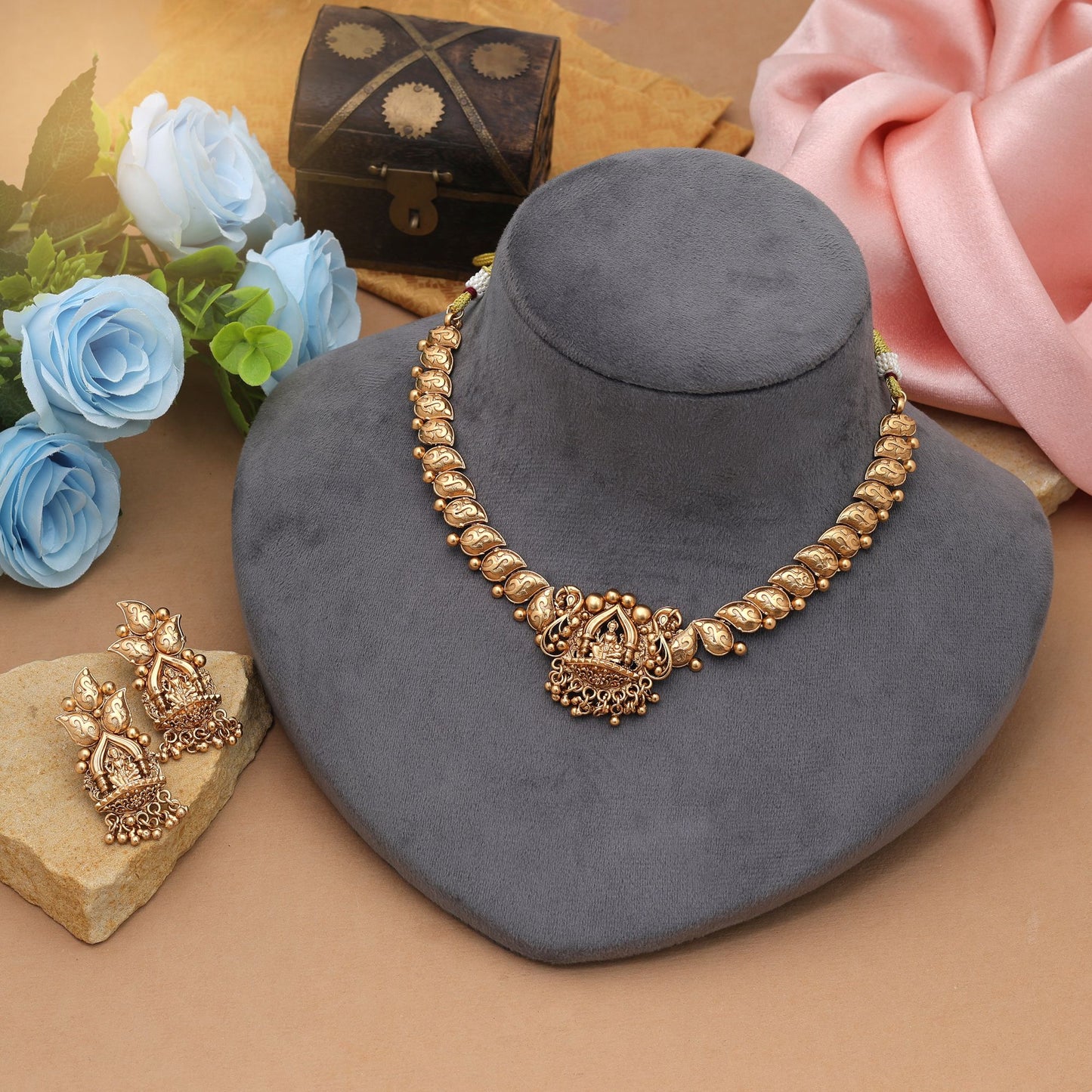 Royal Gold Color Matte Gold Necklace Set Bridal Trend Collection