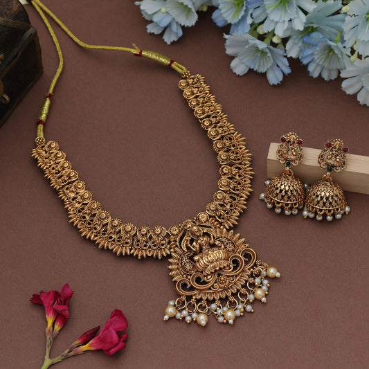 Elegantes goldenes Lord-Laxmi-Tempel-Halsketten-Set mit traditionellem ethnischem Design