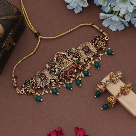 Klassische grüne Halskette mit antikem Finish im Lord-Lakshmi-Tempel-Stil