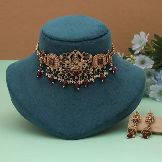 Stilvolles weinrotes Halsband Lord Laxmi Tempelkette Set für festliche Anlässe