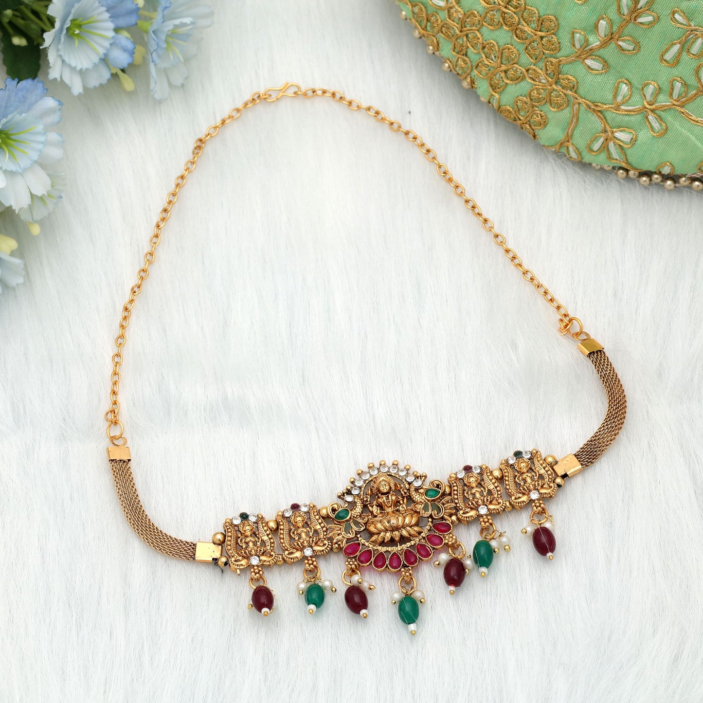 Elegantes, weinrotes und grünes Choker-Tempelhalskette für traditionelle Hochzeitsfeiern